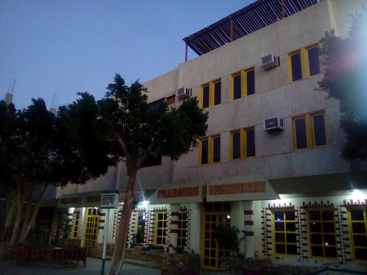 Pharaohs Hotel Luxor Exterior foto